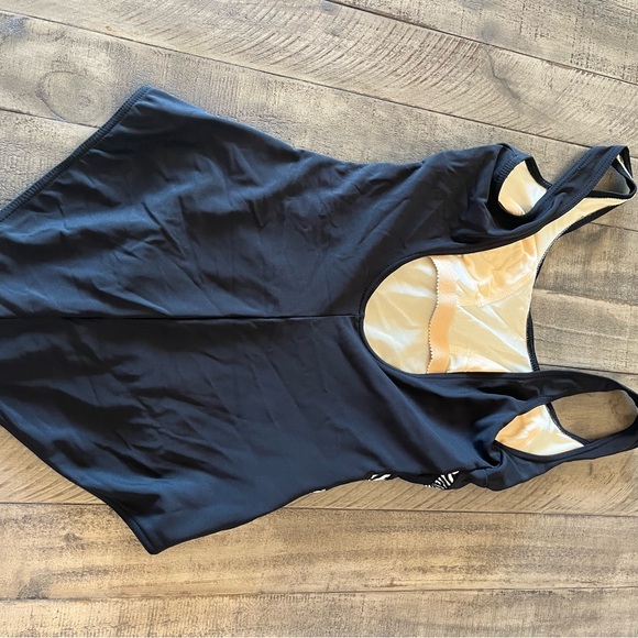 It figures swimsuit size 14 - Picture 4 of 6